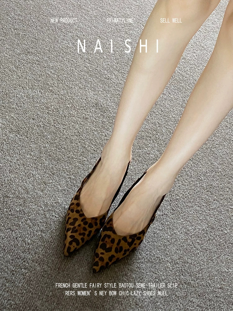 Phiên bản da cừu! Dép sandal nữ mũi kín họa tiết da báo cổ điển, gót nhọn hở gót, phong cách Âu Mỹ, giày cao gót mũi nhọn thanh lịch.