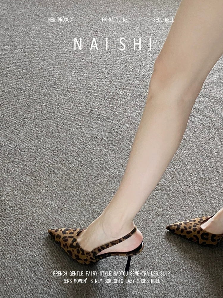 Phiên bản da cừu! Dép sandal nữ mũi kín họa tiết da báo cổ điển, gót nhọn hở gót, phong cách Âu Mỹ, giày cao gót mũi nhọn thanh lịch.