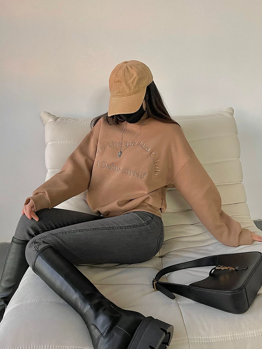 YoungGirlDay Áo thun cổ tròn dáng rộng phong cách đường phố châu Âu và Mỹ, áo thun thêu chữ dài tay, áo nỉ thường ngày