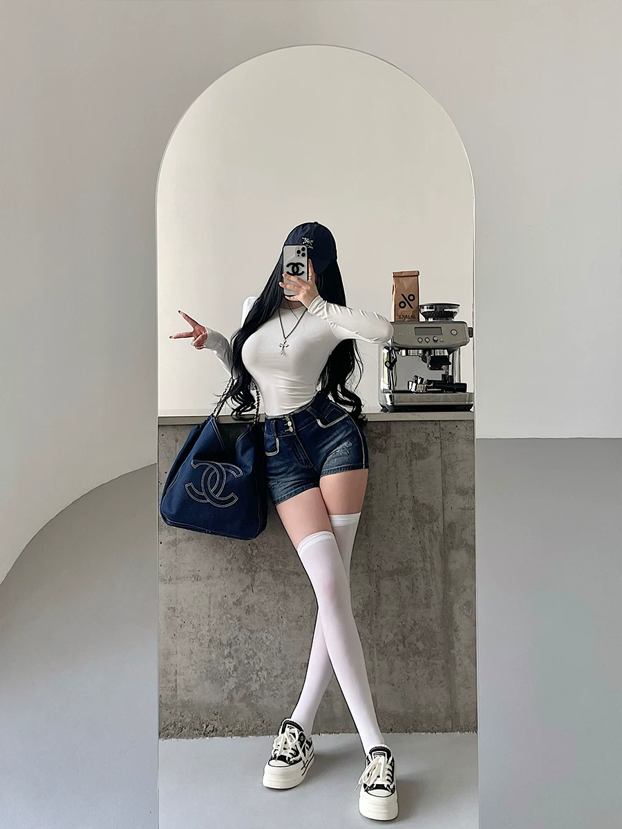 YoungGirlDay Quần short denim rách cạp cao ba nút nâng eo thời trang Hàn Quốc dành cho nữ.