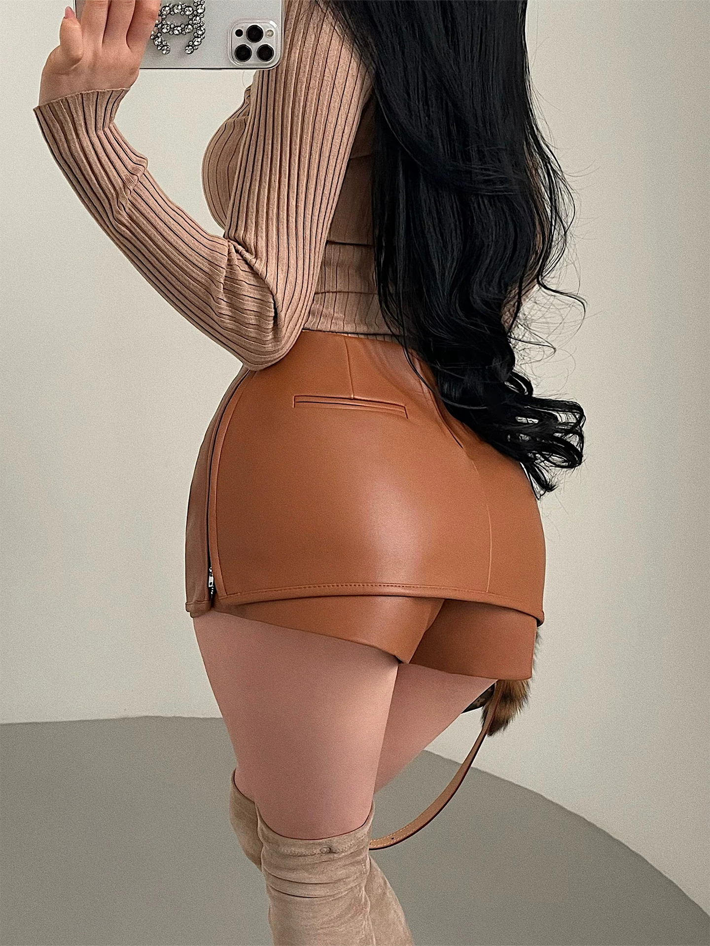 YoungGirlDay khao khát thuần khiết hot girl gợi cảm eo thấp có khóa kéo xẻ tà chống lộ hông ôm sát quần váy ngắn bằng da PU