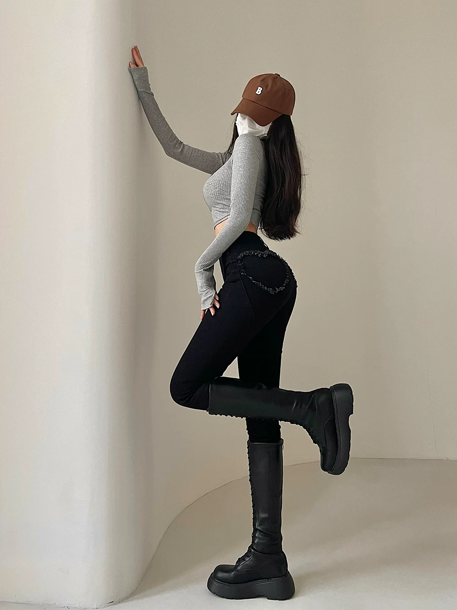 Quần jeans ôm sát kiểu dáng châu Âu và Mỹ, cạp cao, nâng mông, chất liệu co giãn, kiểu dáng ôm sát, tôn dáng.