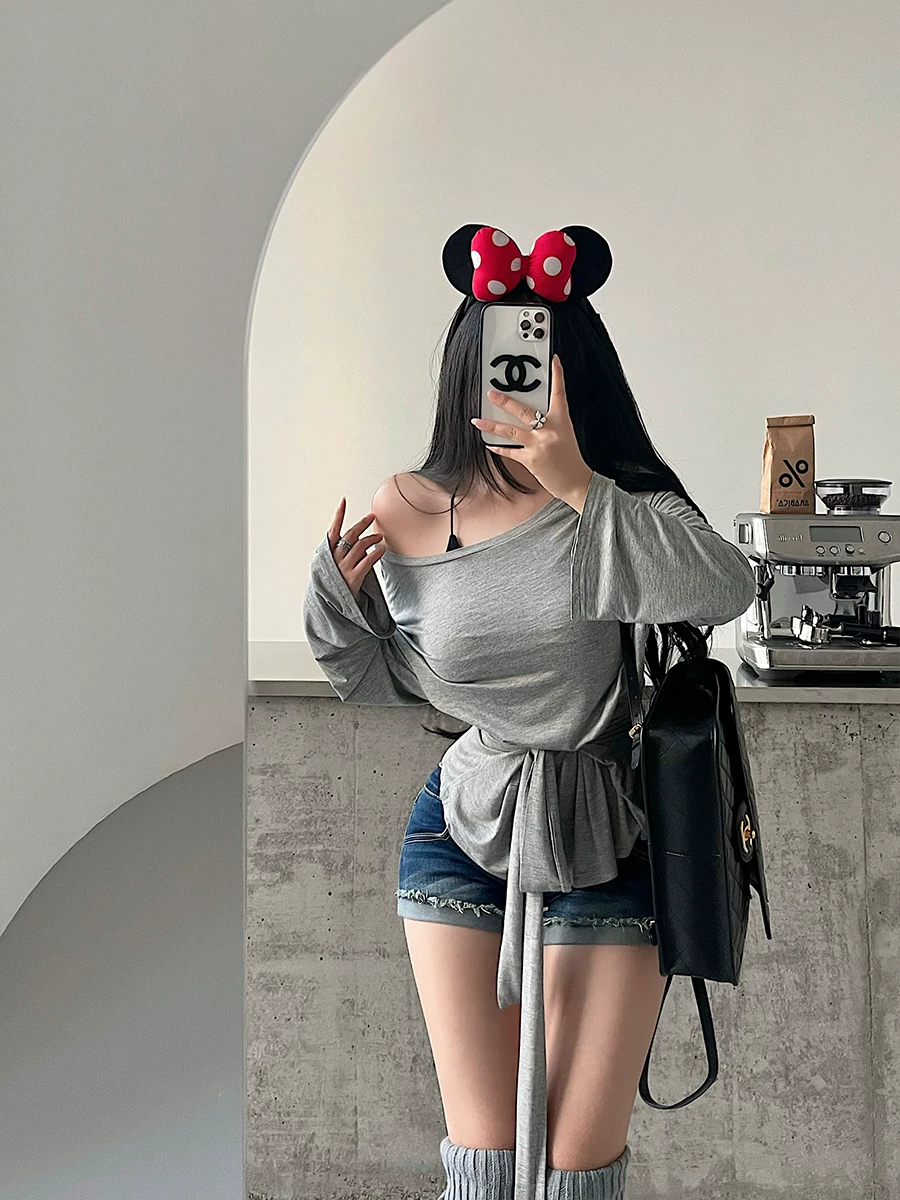 YoungGirlDay Pure Desire Phong cách lười biếng gợi cảm lệch vai dáng rộng giảm béo thắt eo tay áo loe Áo thun hàng đầu