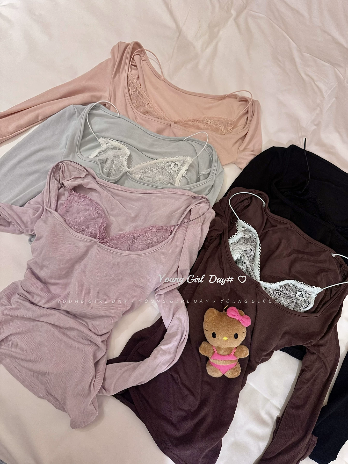 YoungGirlDay Pure Desire Atmosphere Gợi cảm giả hai mảnh ren chắp vá có dây đeo dài tay áo thun cơ bản.