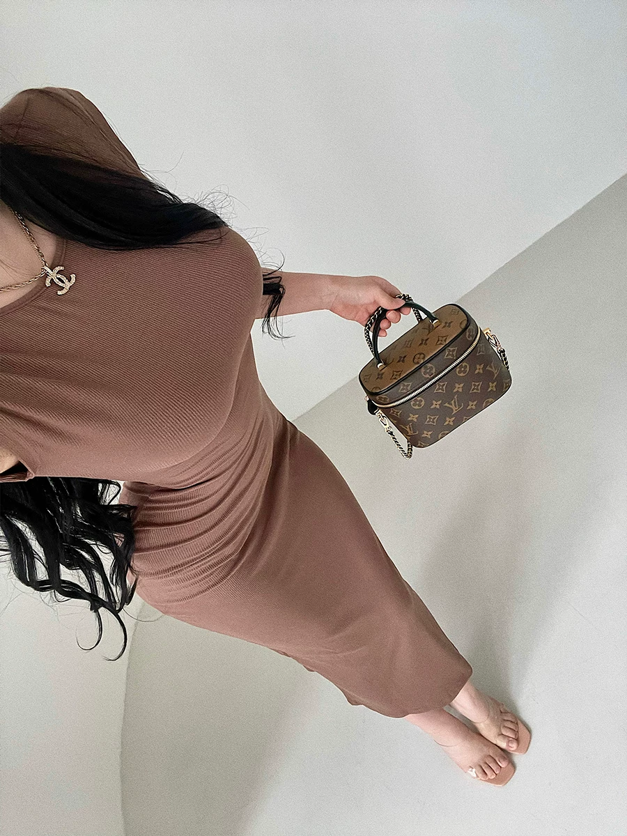 YoungGirlDay Kardashian váy ôm sát ngắn tay, hở lưng gợi cảm, vừa vặn với dáng người