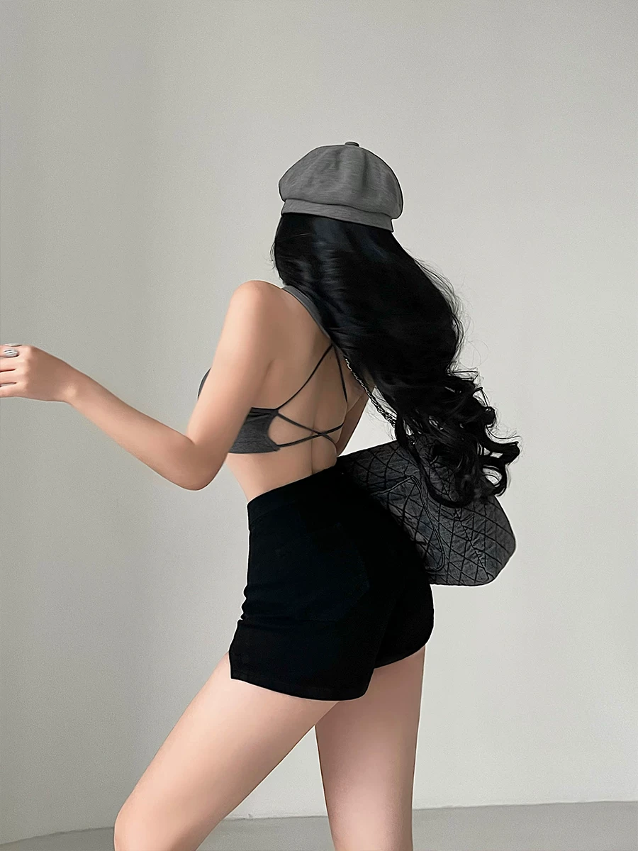 Áo crop top ngắn kiểu hot girl YoungGirlDay, ôm sát, gợi cảm, hở lưng, dây chéo, có mút ngực.