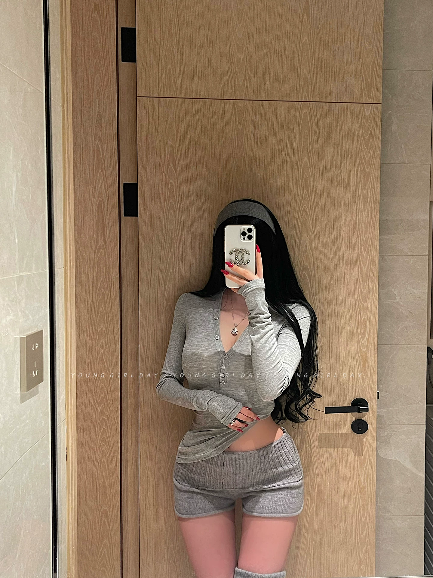 YoungGirlDay khao khát thuần khiết, áo thun dài tay cổ chữ V đơn giản, ôm sát, co giãn, gợi cảm và quyến rũ