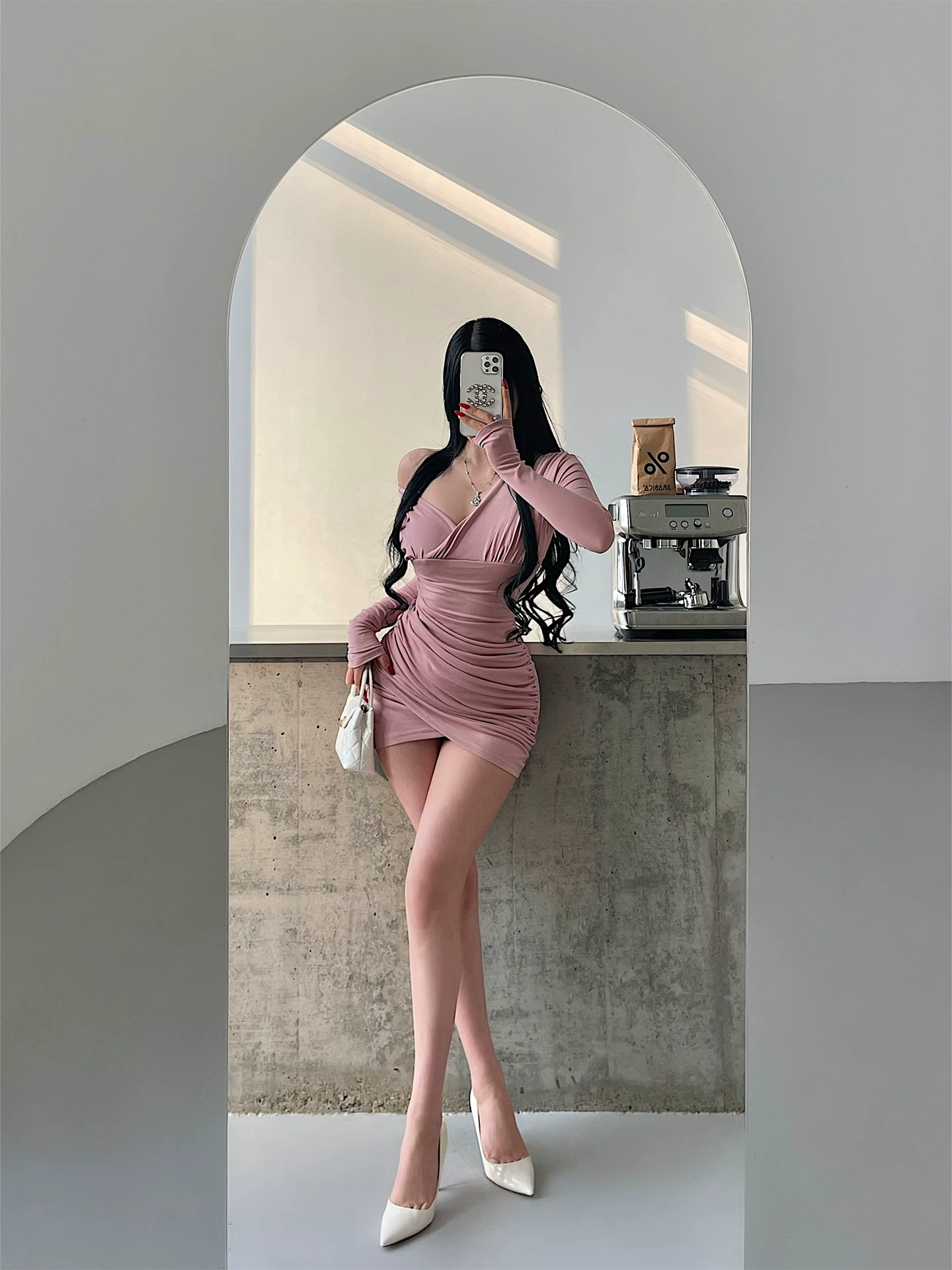YoungGirlDay Pure Desire Style Phong cách gợi cảm cổ chữ V xếp nếp eo thon gọn tay dài Đầm ngắn Bodycon.