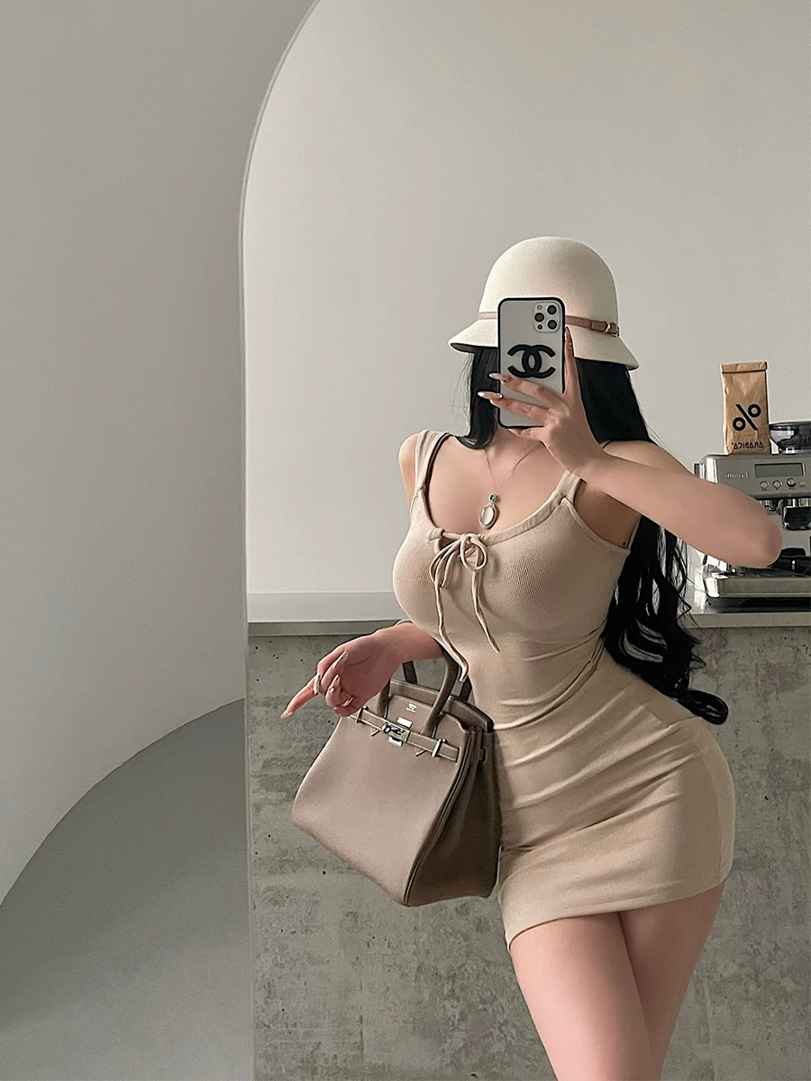 YoungGirlDay khao khát thuần khiết gợi cảm, váy ôm sát eo thắt nơ, váy ngắn có dây đeo spaghetti