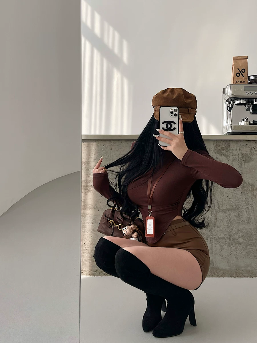 YoungGirlDay phong cách thuần khiết gợi cảm, cổ cao, xếp ly, viền cong, chất liệu lông cừu, áo thun dài tay, áo thun lớp lót bên trong