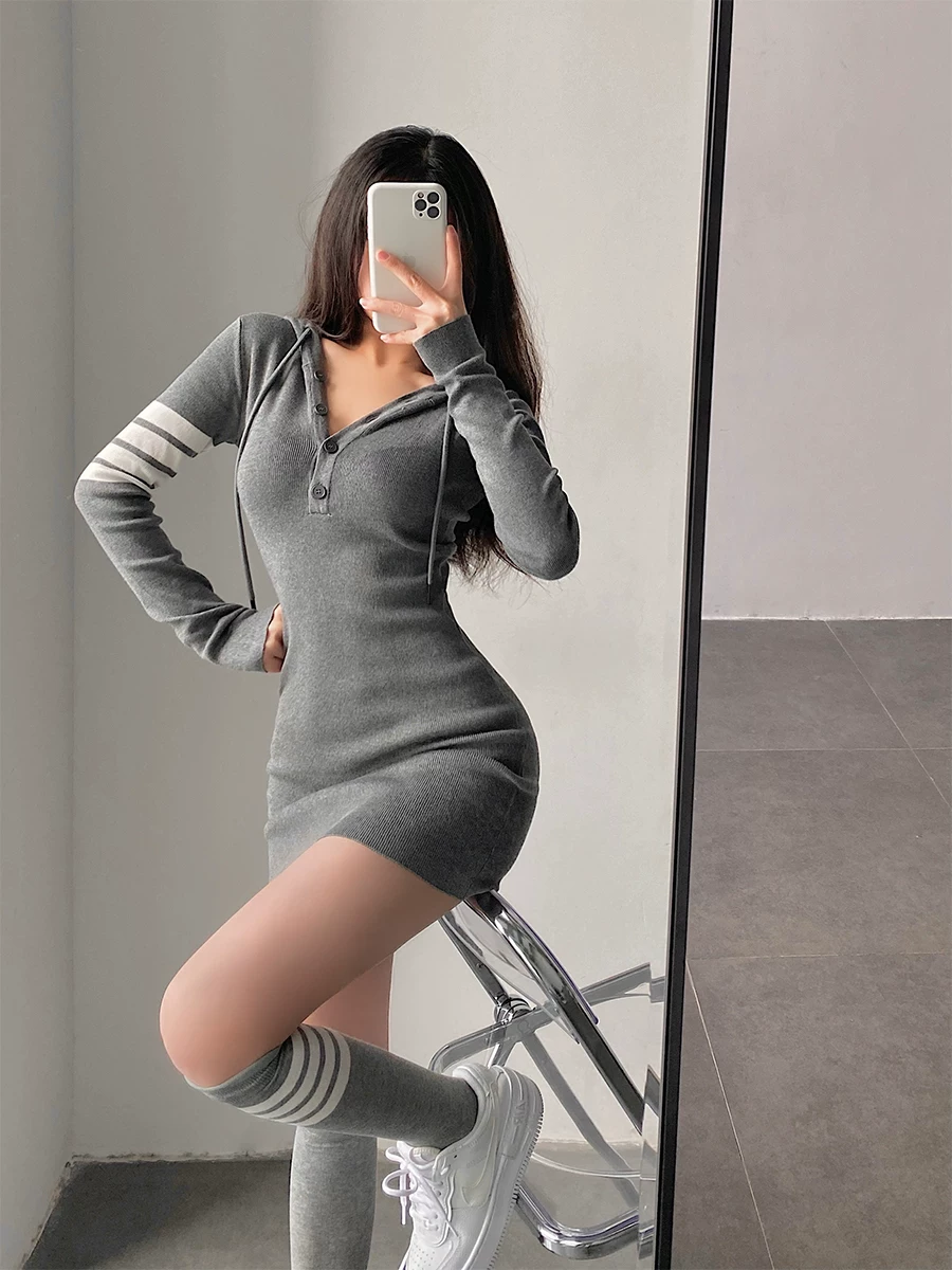 YoungGirlDay khao khát thuần khiết gợi cảm ôm sát dây rút có mũ trùm đầu dài tay đan dây rút váy ngắn hợp thời trang