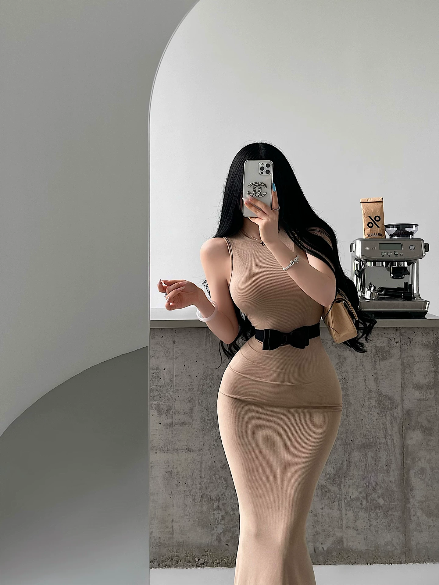 Váy liền thân ôm sát, không tay, kiểu dáng Kardashian gợi cảm, tôn dáng, dài chấm gót của YoungGirlDay.