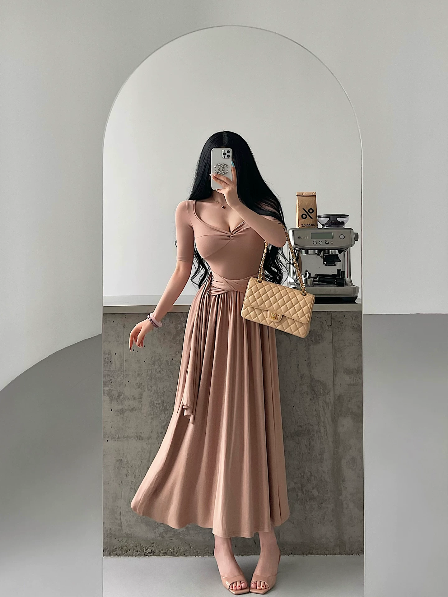 YoungGirlDay Pure Desire Style Váy thắt nút cổ chữ V gợi cảm với thiết kế nâng ngực, ôm eo, hiệu ứng giảm béo, viền xếp nếp, váy dài.