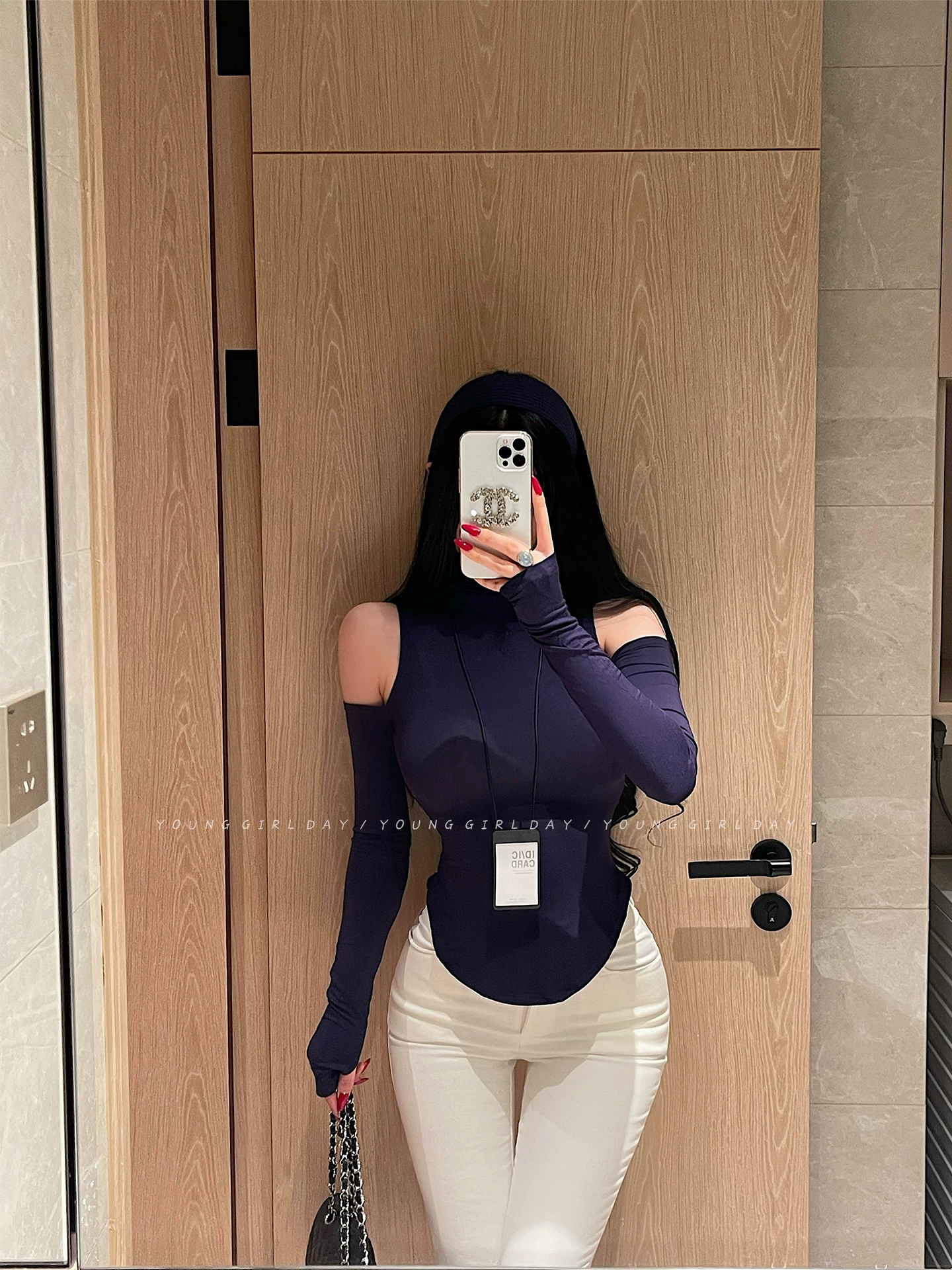 YoungGirlDay Pure Desire Gợi cảm cổ cao lệch vai viền cong eo thon gọn áo thun dài tay cơ bản hàng đầu