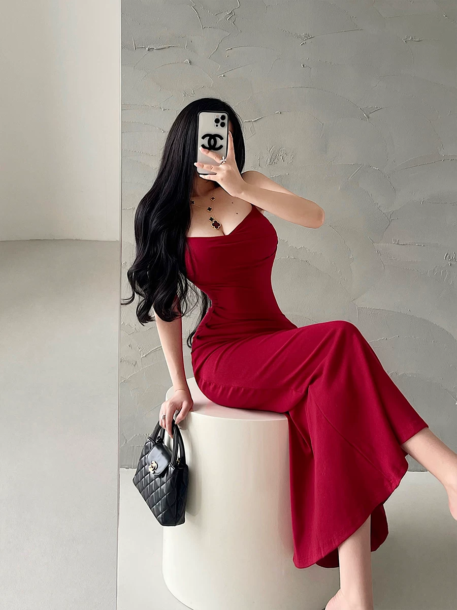 YoungGirlDay Kardashian váy dài dây đeo đuôi cá ôm sát eo gợi cảm, hở lưng gợi cảm