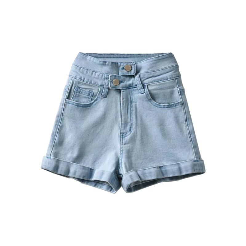 Quần short denim ôm sát, cạp cao, hai hàng khuy, chất liệu co giãn, kiểu dáng trẻ trung gợi cảm.