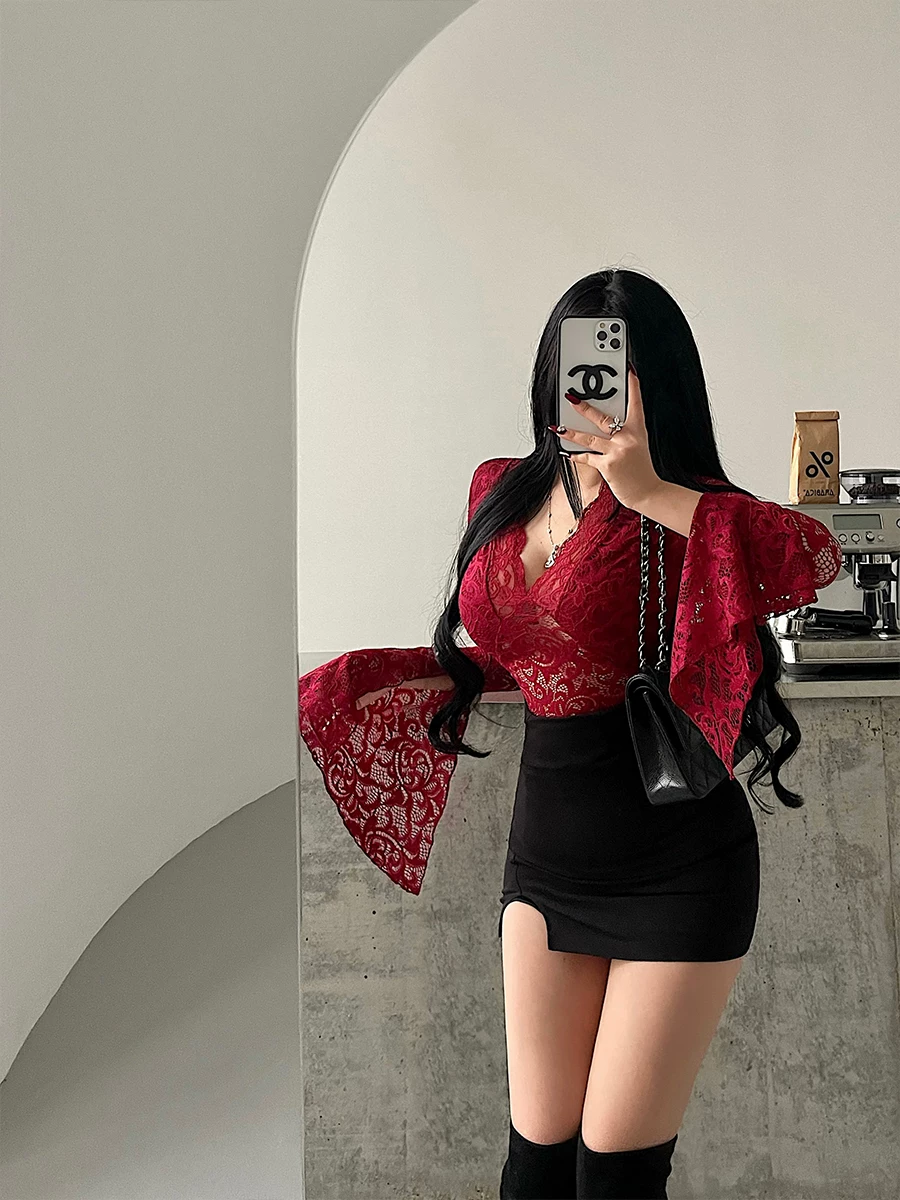 YoungGirlDay Năm mới và Giáng sinh mang phong cách khao khát thuần khiết gợi cảm, áo ren dài tay khoét sâu chữ V gợi cảm