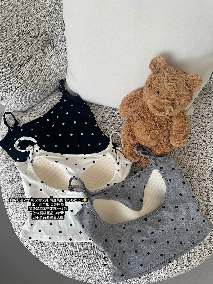 Áo crop top ngắn bó sát, chấm bi, gợi cảm, hở lưng, có mút ngực, phong cách YoungGirlDay thuần khiết quyến rũ.