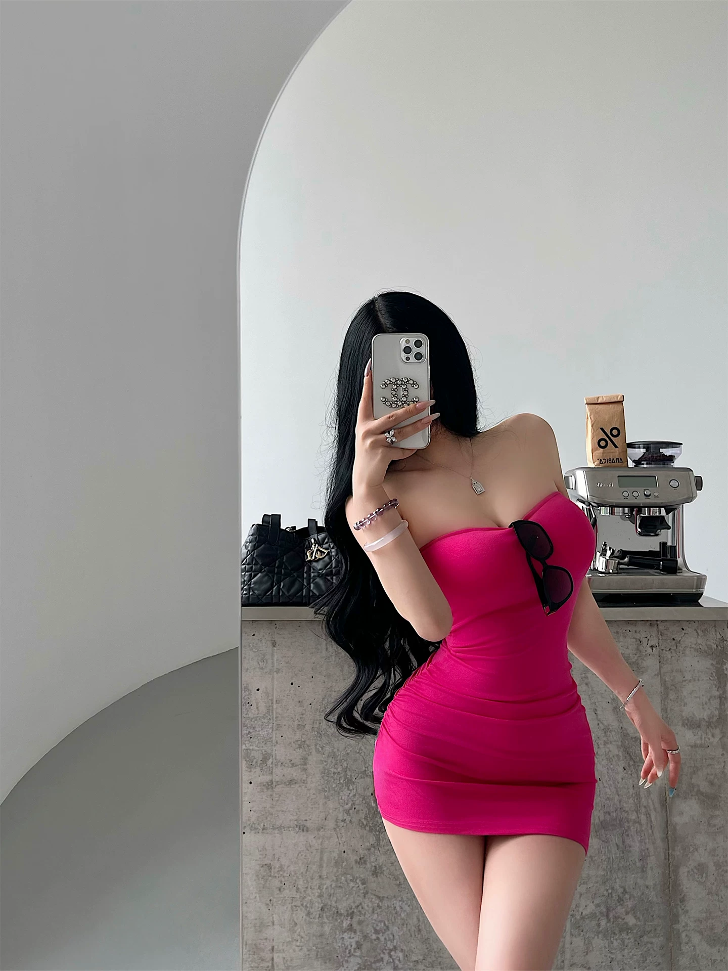 YoungGirlDay pure Desire hot girl sexy váy ống hở lưng xếp ly ôm eo với váy ngắn ôm sát hông và miếng đệm ngực.