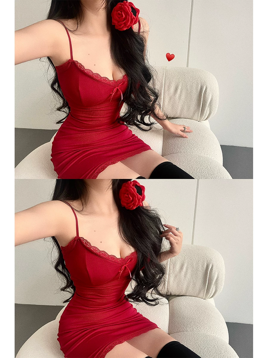 YoungGirlDay váy ren ôm sát gợi cảm với thiết kế ôm sát cơ thể, có đệm ngực tích hợp.