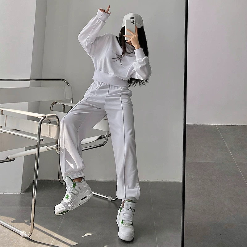 YoungGirlDay Áo thun cổ tròn phong cách châu Âu và Mỹ hot girl, áo nỉ ngắn dáng rộng, bộ quần thể thao thường ngày