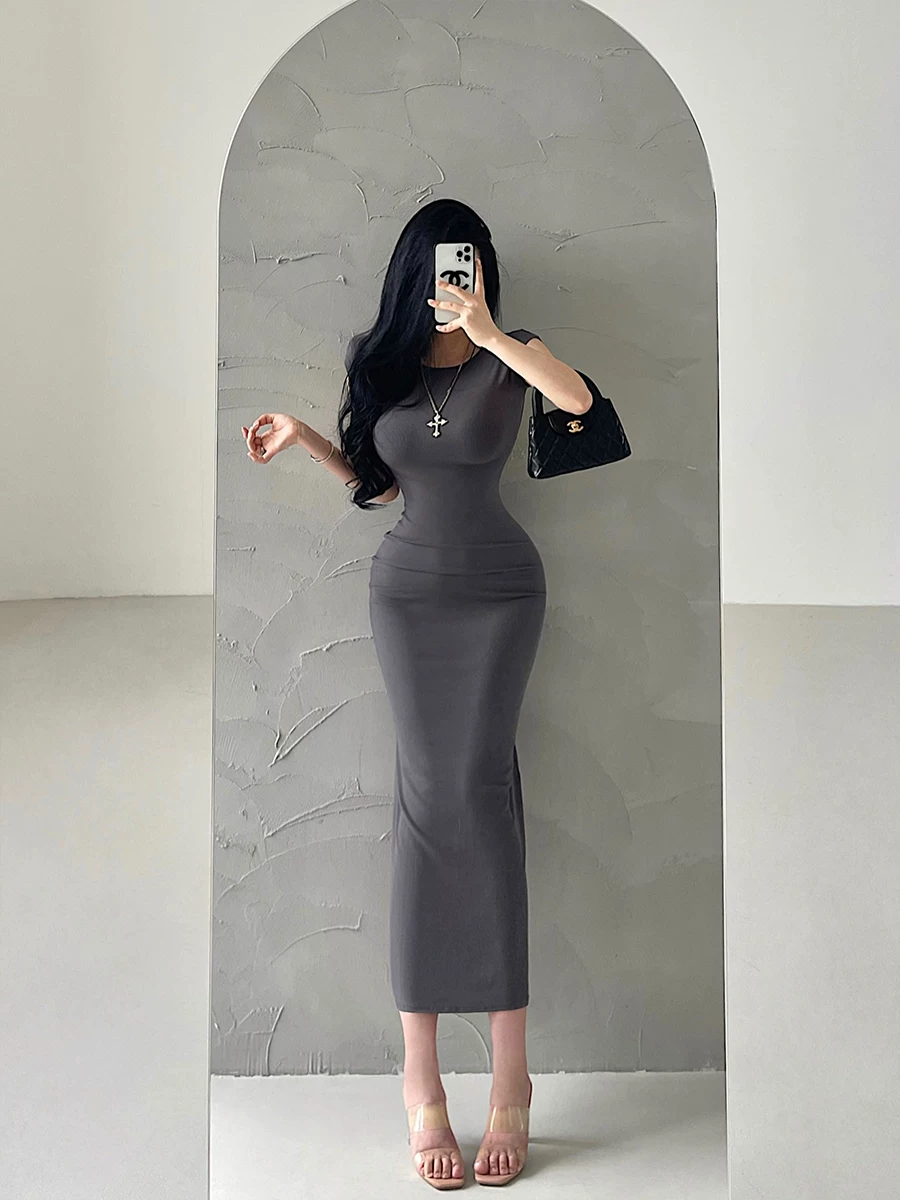 YoungGirlDay Kardashian váy ôm sát ngắn tay, hở lưng gợi cảm, vừa vặn với dáng người