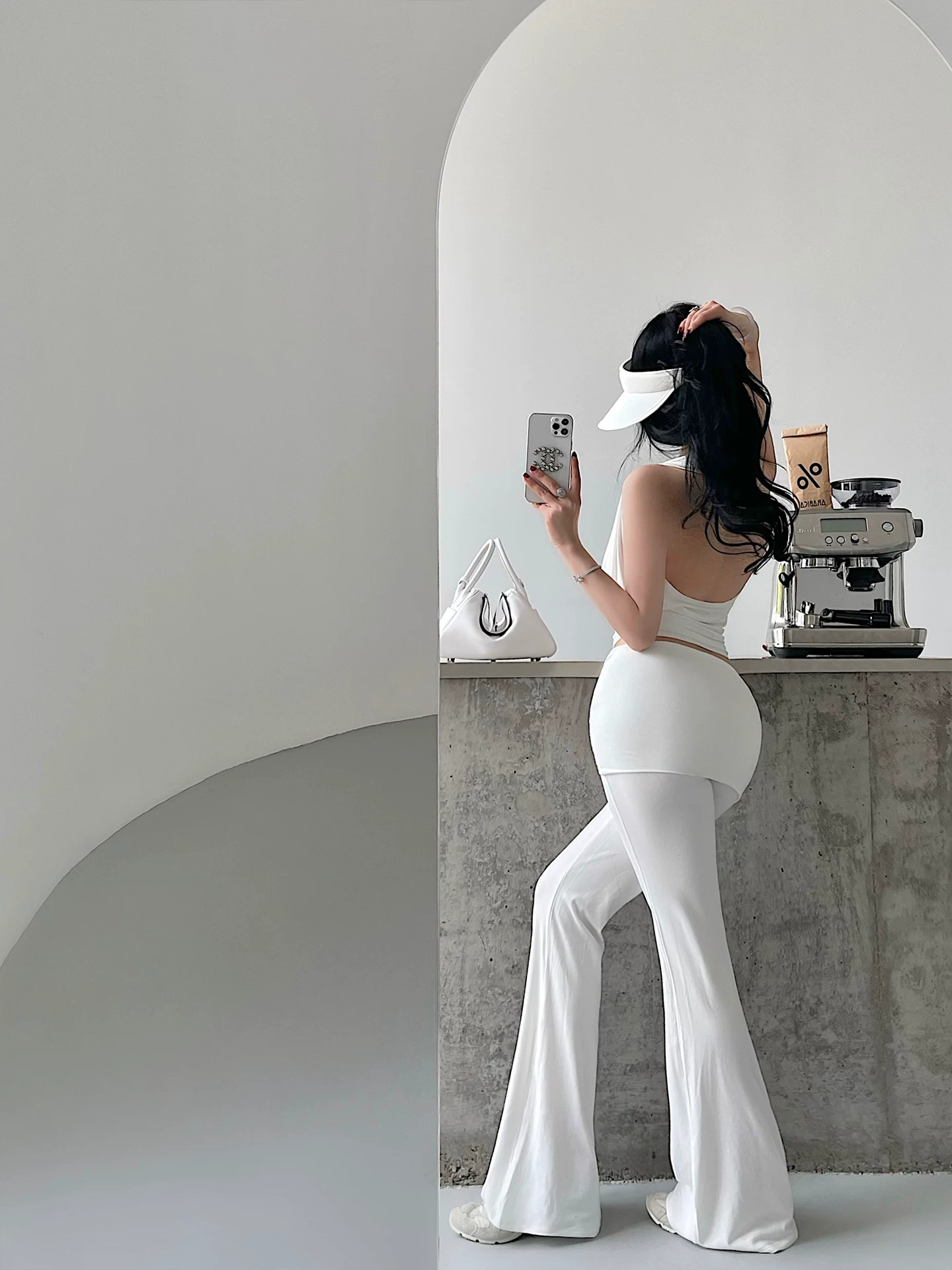 YoungGirlDay Áo crop top cổ chữ V hở lưng gợi cảm và quyến rũ