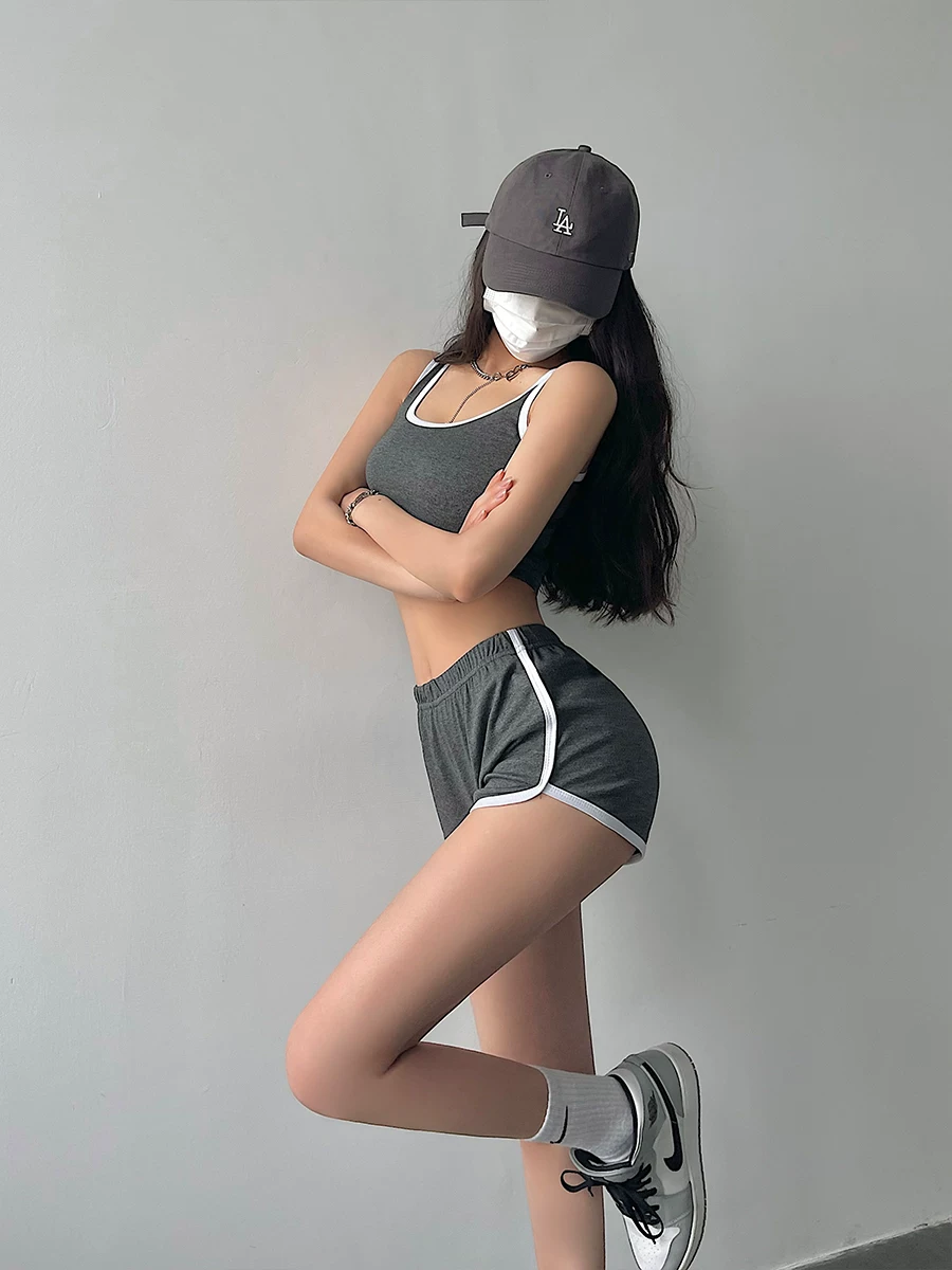 YoungGirlDay Áo crop top ngắn thời trang kiểu Mỹ với quần short màu tương phản và quần short thể thao thông thường