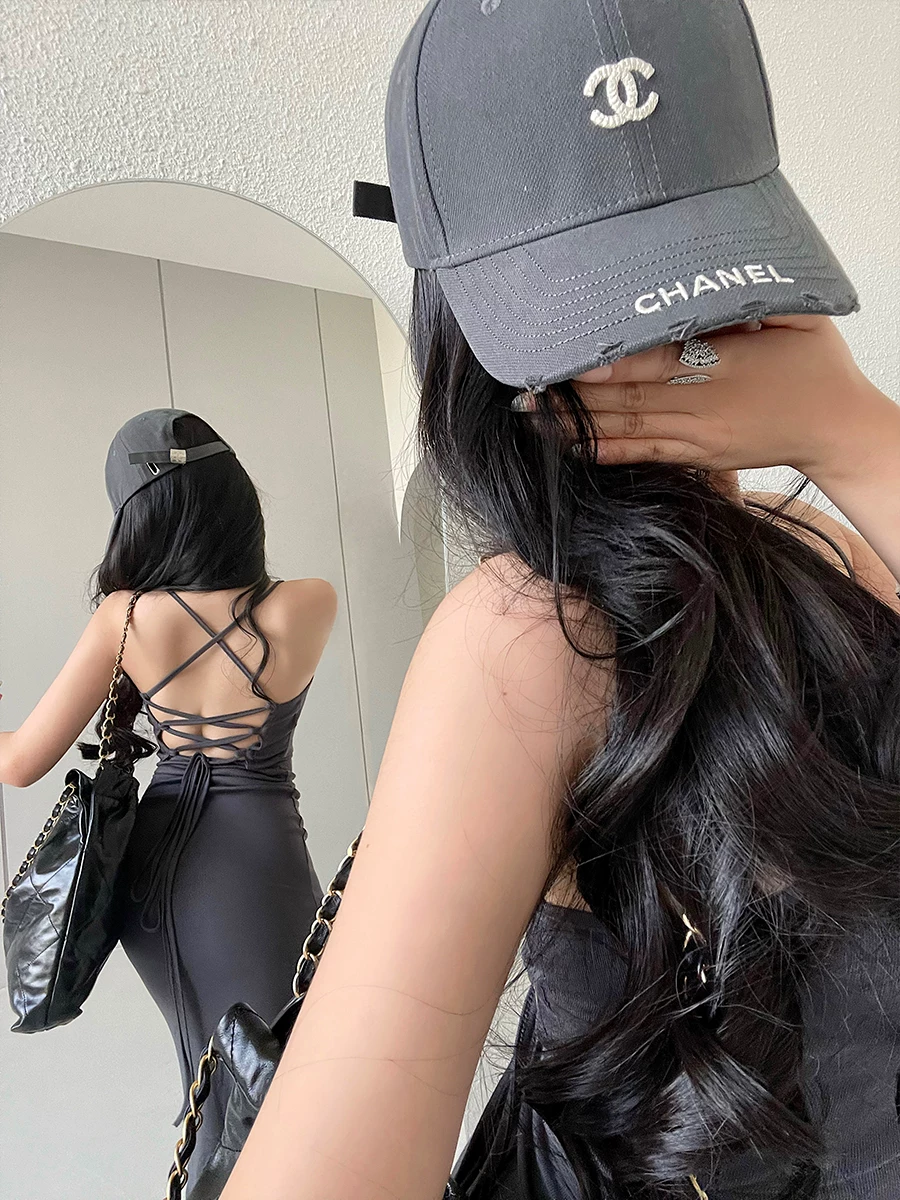 Váy liền thân ôm sát dáng dài vừa phải, xẻ tà, lưng trần, dây buộc eo, kiểu dáng gợi cảm, phong cách YoungGirlDay, chất liệu thuần khiết, quyến rũ.