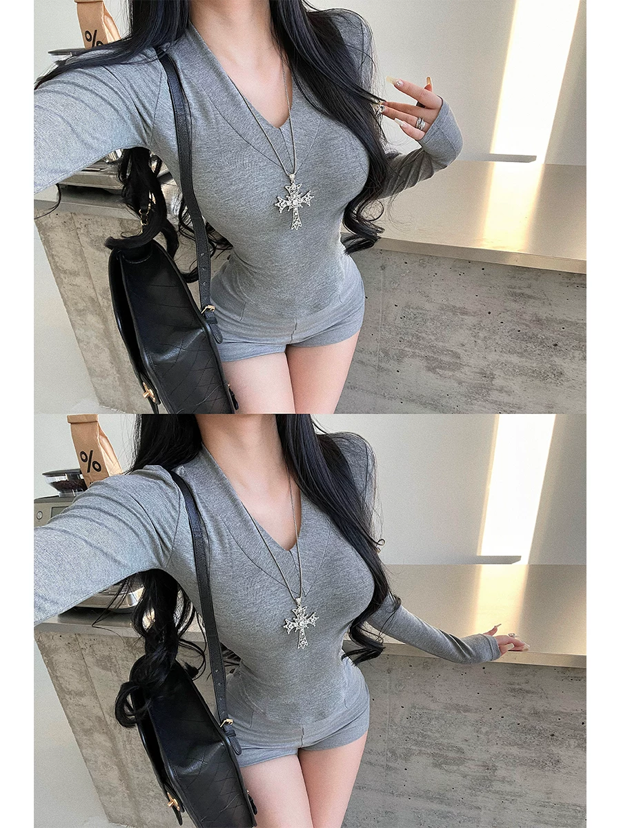 Áo thun cơ bản YoungGirlDay cổ chữ V, dáng ôm, viền cong, ôm eo, tay dài