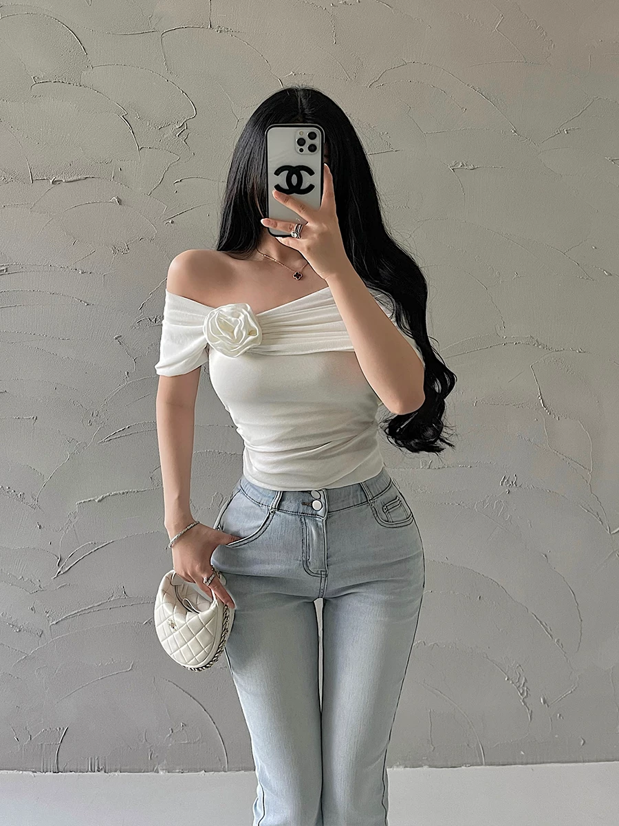 YoungGirlDay Pure Desire Áo thun ngắn tay vừa vặn một vai gợi cảm có trang trí hoa hồng ba chiều