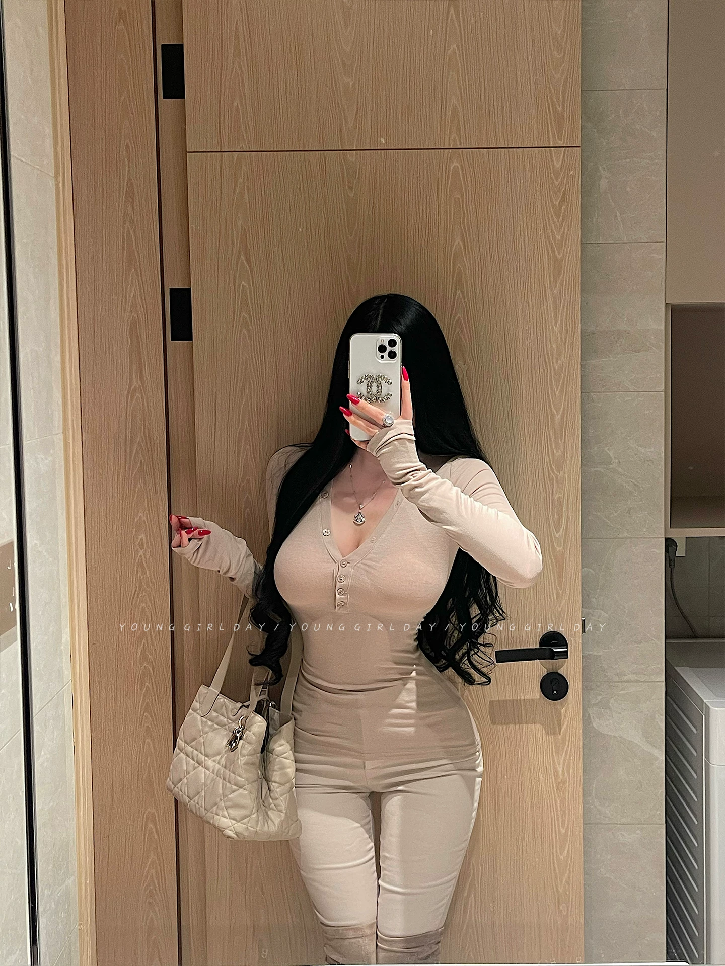YoungGirlDay khao khát thuần khiết, áo thun dài tay cổ chữ V đơn giản, ôm sát, co giãn, gợi cảm và quyến rũ