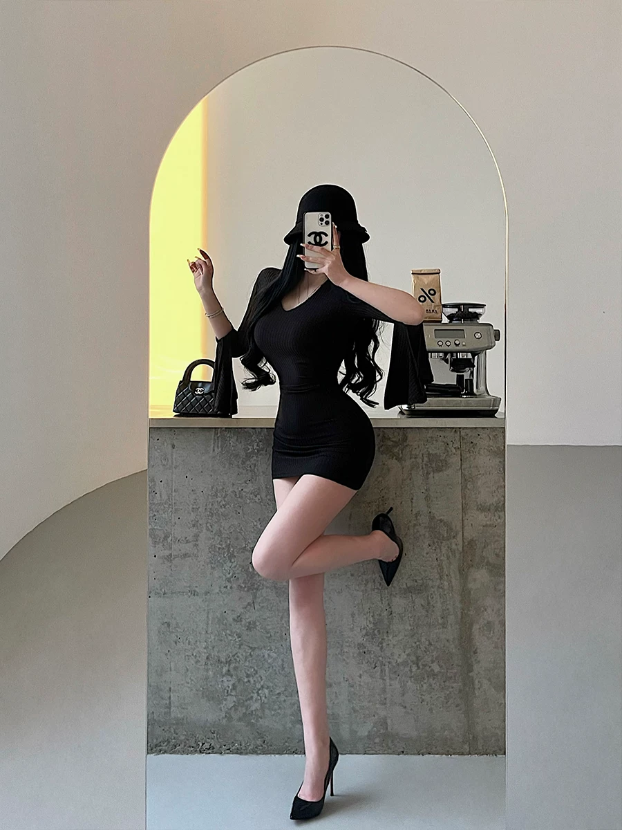 YoungGirlDay Pure Desire Váy ngắn cổ chữ V gợi cảm Slim Fit xẻ tà tay áo có gân Bodycon Váy ngắn.