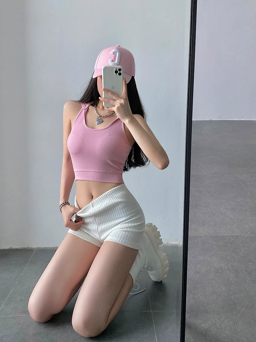 YoungGirlDay Áo crop top ngắn ôm sát co giãn gợi cảm phong cách Âu Mỹ có mũ trùm đầu và thiết kế không tay.
