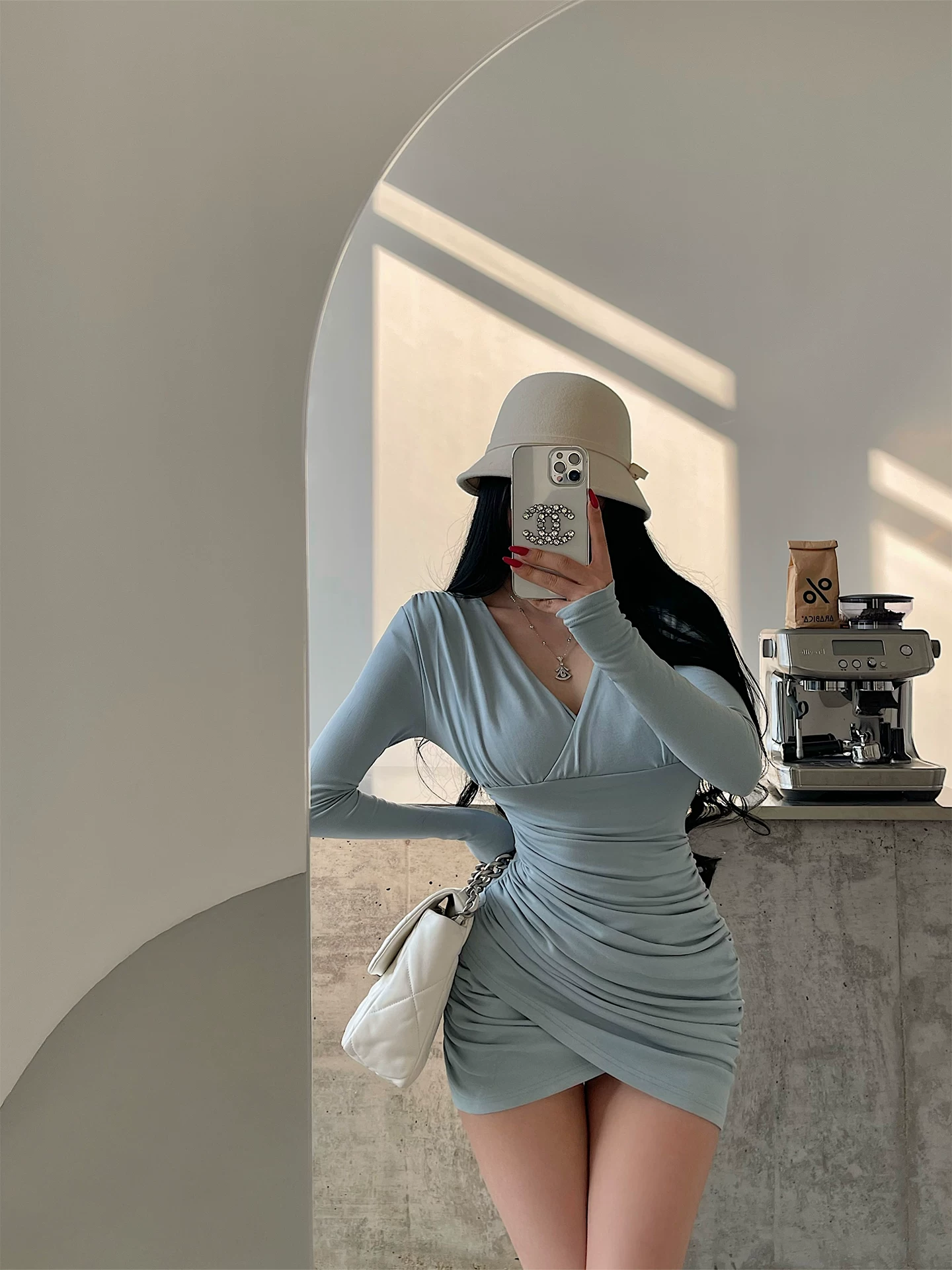 YoungGirlDay Pure Desire Style Phong cách gợi cảm cổ chữ V xếp nếp eo thon gọn tay dài Đầm ngắn Bodycon.