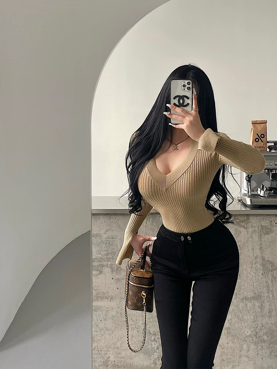 YoungGirlDay Áo dệt kim dài tay cổ chữ V gợi cảm kiểu Hàn Quốc có cổ tay xẻ tà.