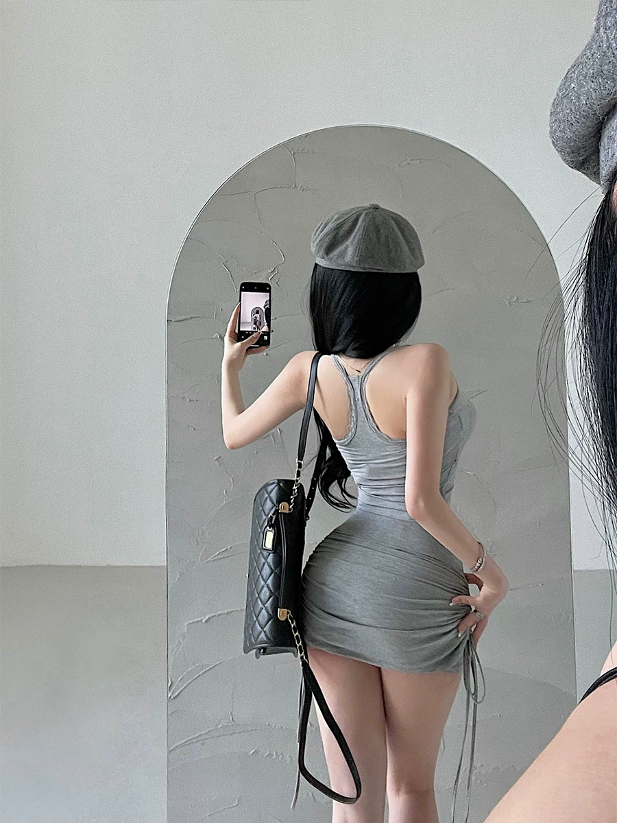 Áo camisole YoungGirlDay thuần khiết gợi cảm, ôm sát, viền ren, có mút ngực tích hợp và thiết kế lưng khoét.