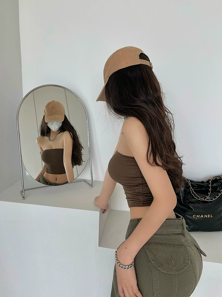 Áo crop top ngắn bó sát gợi cảm YoungGirlDay với thiết kế áo ống hai lớp có dây thun co giãn.