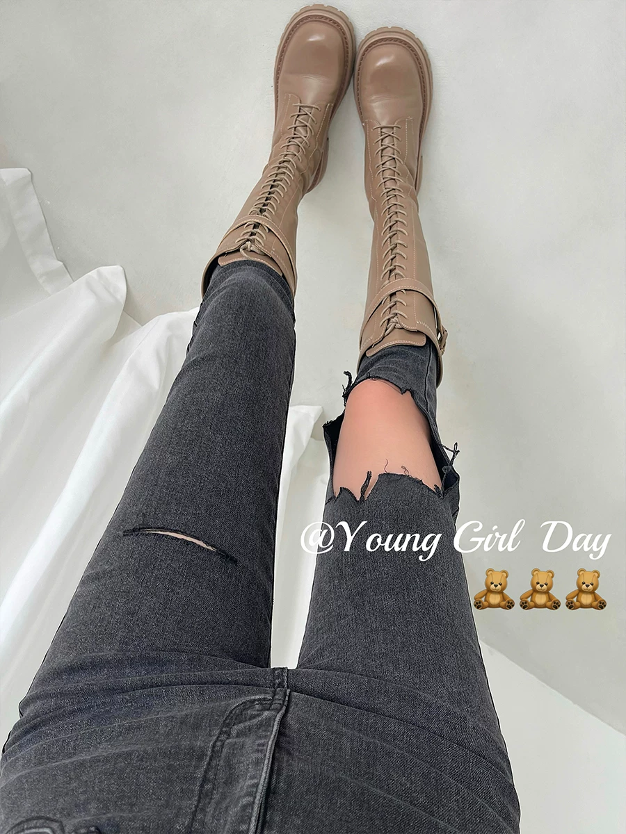 Quần jeans skinny cạp cao nâng mông, ôm sát, rách, ngắn, kiểu YoungGirlDay gợi cảm