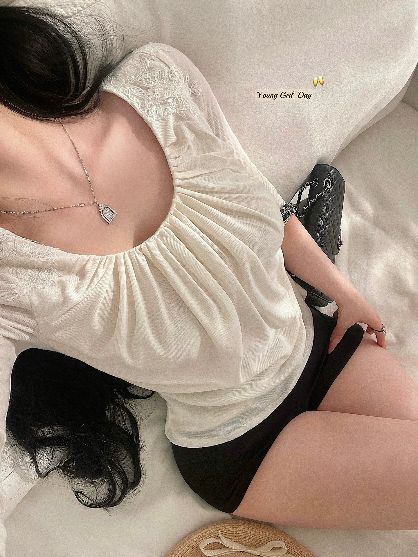 YoungGirlDay khao khát thuần khiết phong cách nhẹ nhàng Cổ chữ U xếp ly hai lớp dáng rộng phối ren thon gọn áo thun dài tay