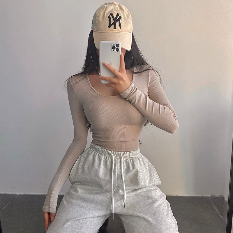 YoungGirlDay Áo crop top ngắn ôm sát phong cách Âu Mỹ gợi cảm với cổ tròn thấp và áo thun dài tay co giãn.