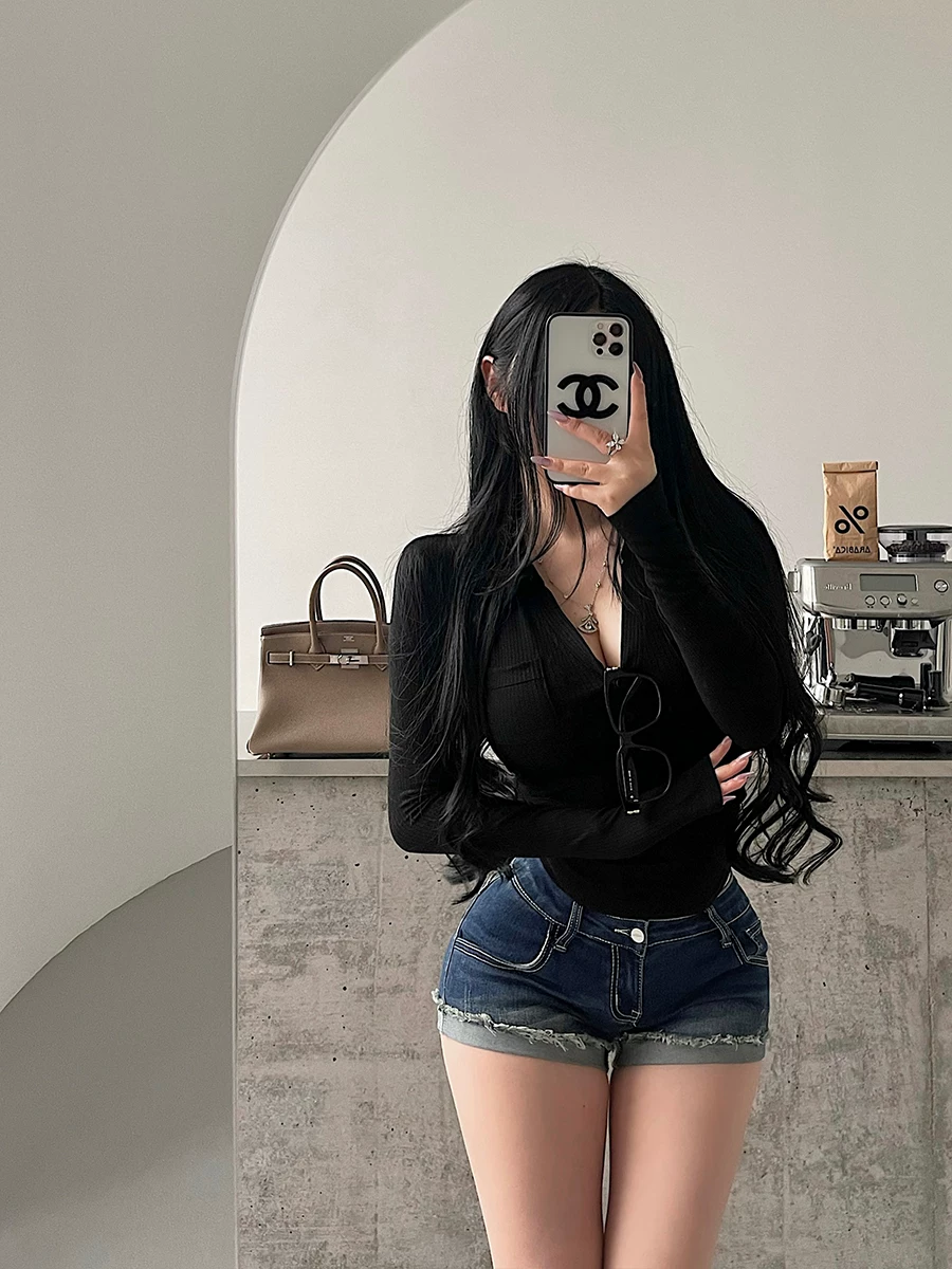 YoungGirlDay phong cách thuần khiết gợi cảm cổ chữ V có túi đôi, áo thun dài tay ôm vừa vặn, có túi đôi, kiểu dáng gợi cảm
