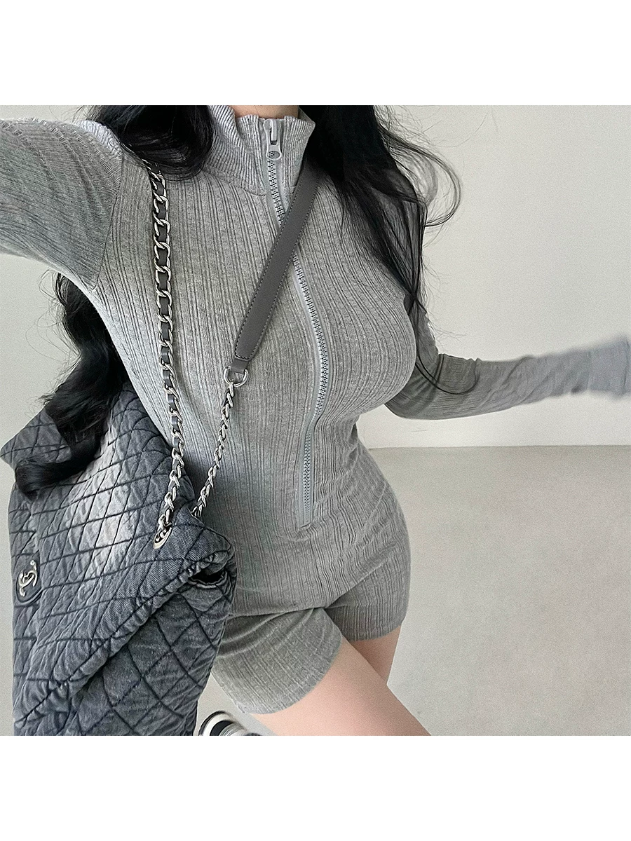 YoungGirlDay Phong cách châu Âu và Mỹ phong cách cô gái nóng bỏng cổ đứng có khóa kéo dáng ôm vừa vặn dài tay màu trơn quần short dệt kim hợp thời trang