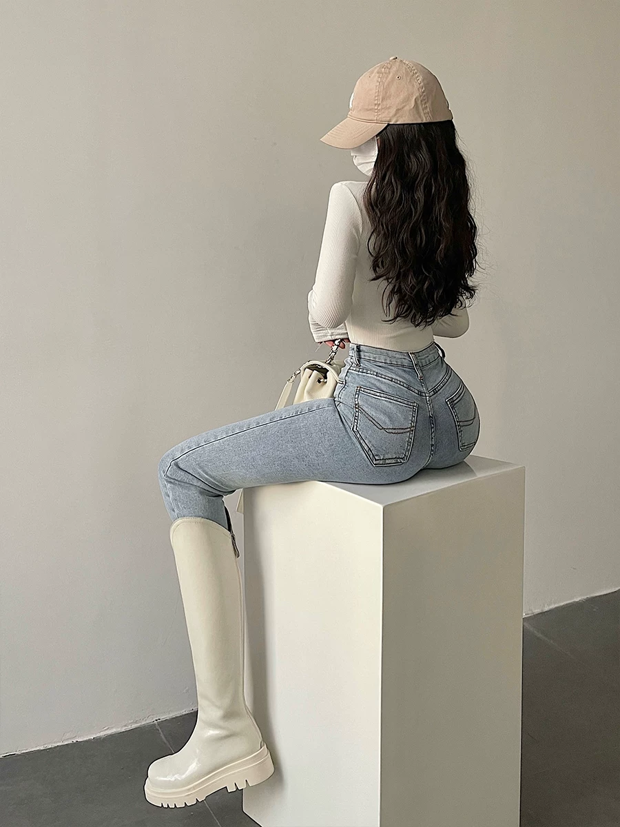 Quần jeans ôm sát nâng mông kiểu dáng châu Âu và Mỹ, cạp cao, chất liệu thun co giãn dành cho nữ.