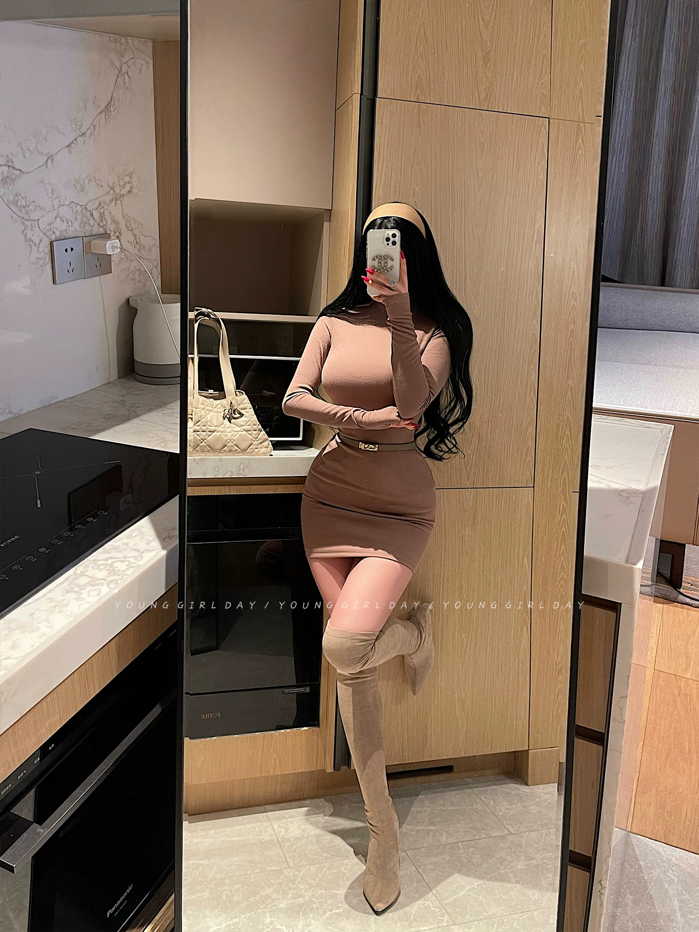YoungGirlDay Kardashian váy ngắn ôm sát cổ cao gợi cảm, ôm sát cơ thể, tay dài, co giãn.