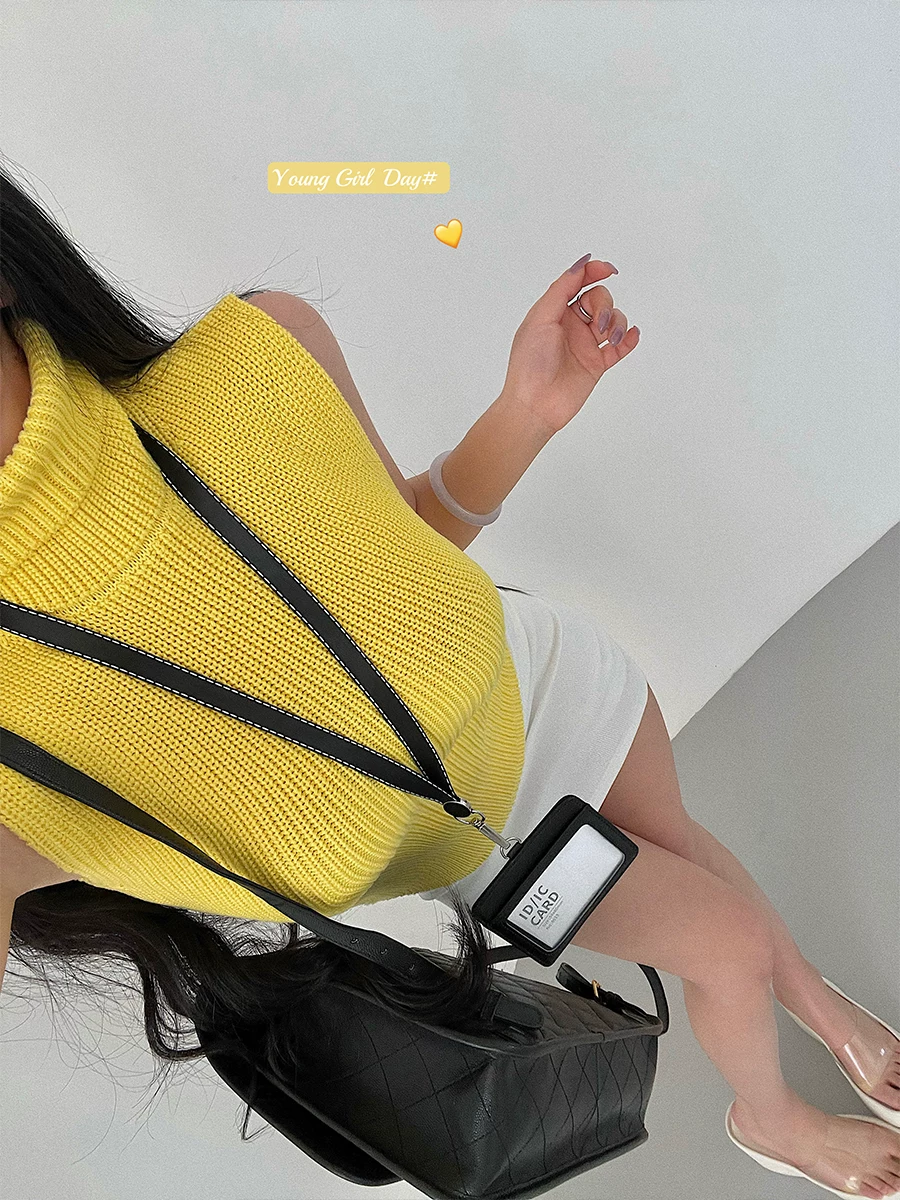 Áo thun nữ YoungGirlDay kiểu dáng ôm sát, cổ cao, không tay, chất liệu thun co giãn, phong cách gợi cảm.