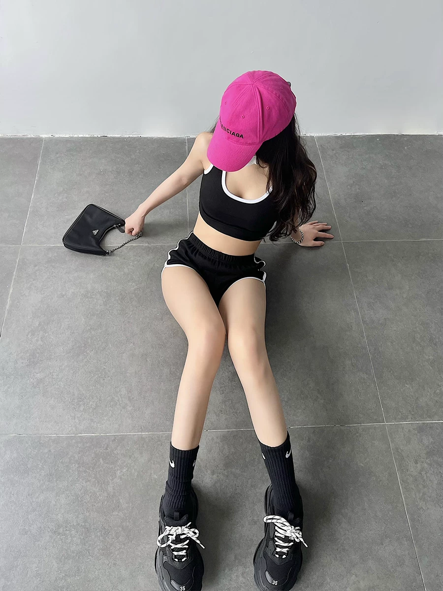 YoungGirlDay Áo crop top ngắn thời trang kiểu Mỹ với quần short màu tương phản và quần short thể thao thông thường