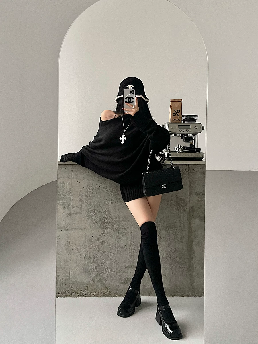 YoungGirlDay lazy vibe off-shoulder dáng rộng tay áo đèn lồng đan len ôm sát váy ngắn hợp thời trang