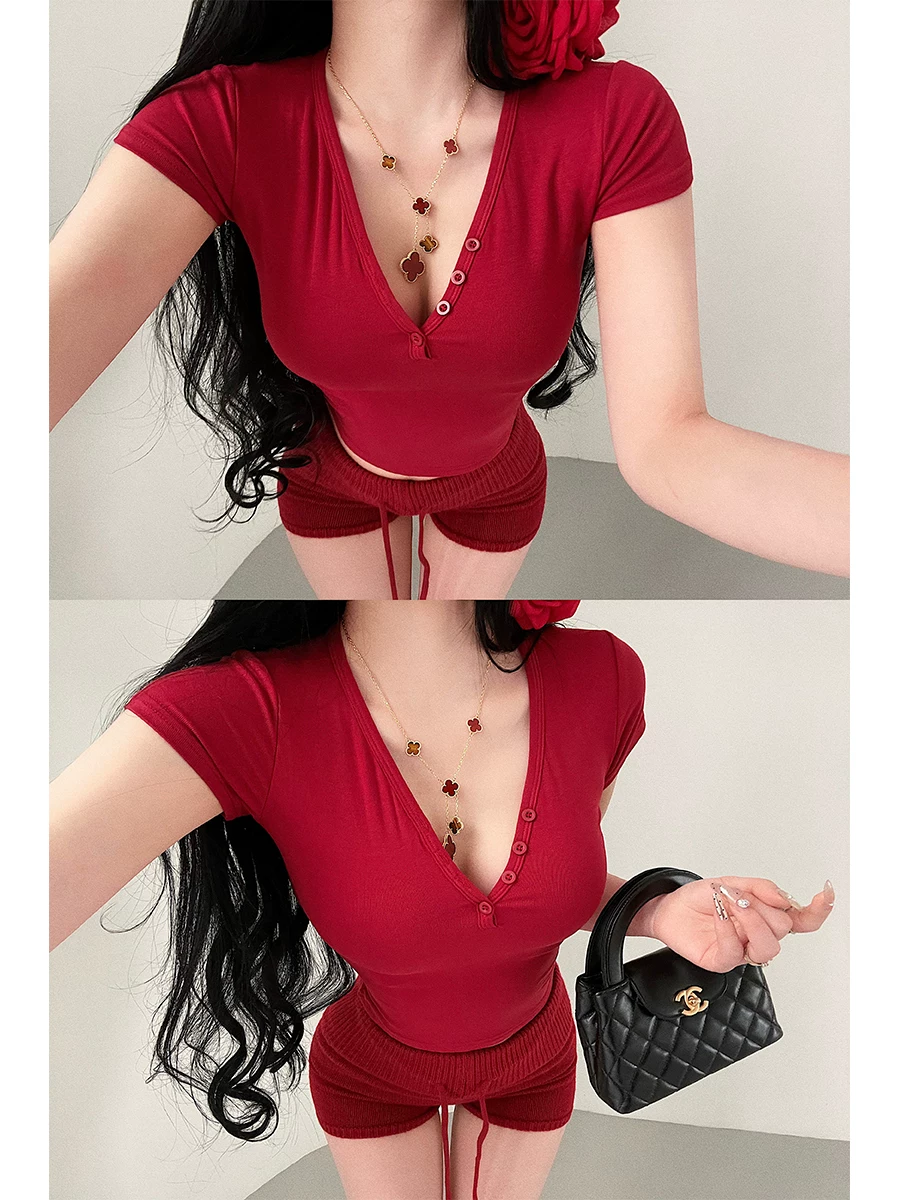 YoungGirlDay pure Desire phong cách cơ bản gợi cảm cổ chữ V đơn hàng khuy, áo thun ngắn tay ôm sát cơ bản dành cho nữ.