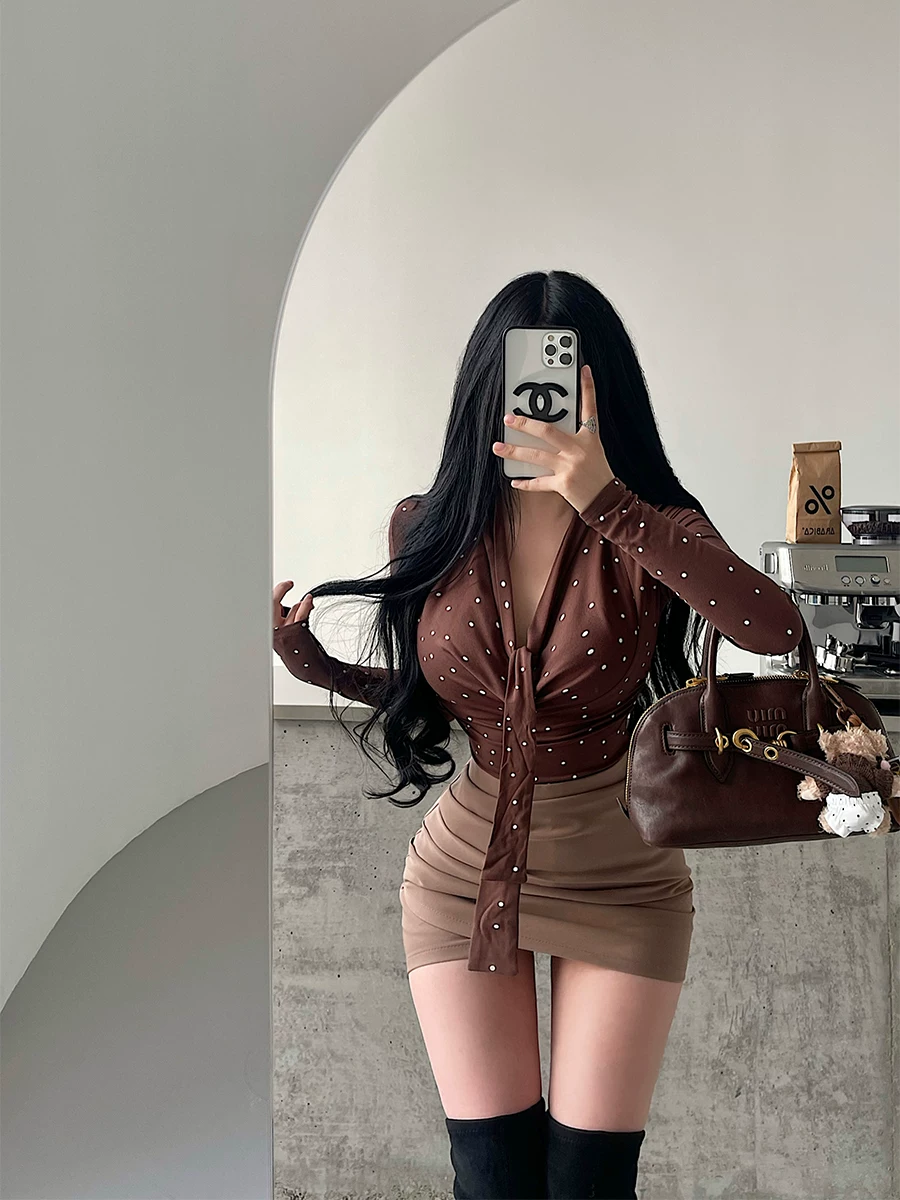 YoungGirlDay Pure Desire Gợi cảm Dây buộc cổ gợi cảm Slim Fit Ruched Eo dài tay áo thun chấm bi hàng đầu